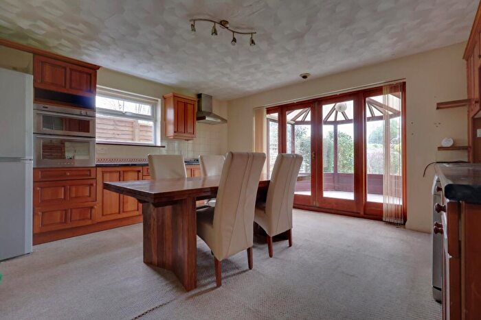 4 Bedroom Detached House For Sale In Victoria Road, Hayling Island, PO11
