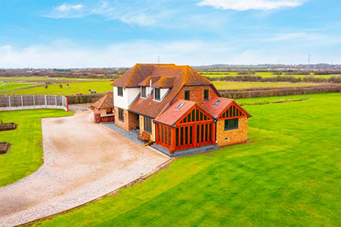 3 Bedroom Detached House For Sale In Highlands Road, Rawreth, Wickford, SS11