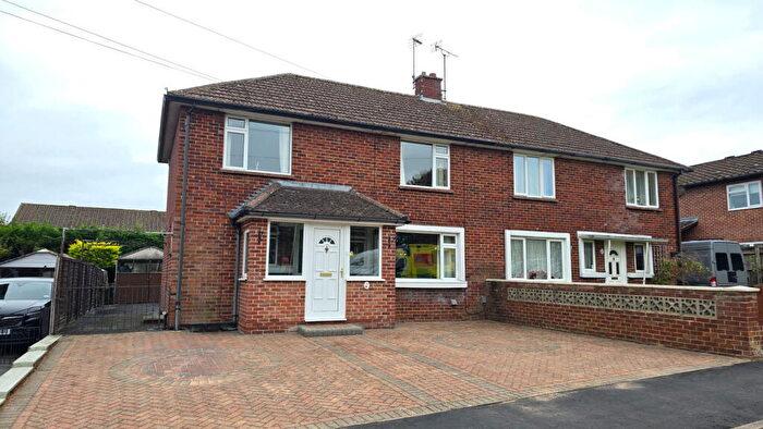 3 Bedroom Semi Detached House For Sale In Digby Road, Newbury, RG14