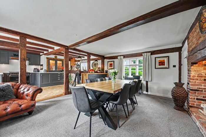 4 Bedroom Detached House For Sale In Bank Street, Bishops Waltham, SO32