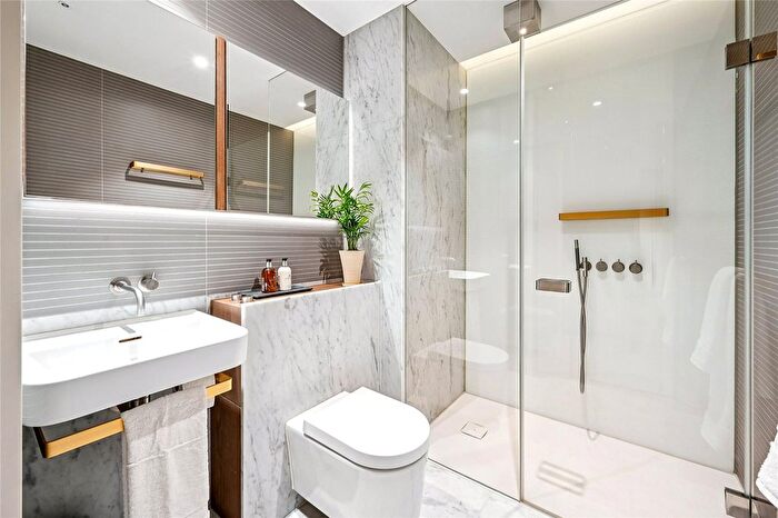 2 Bedroom Flat For Sale In Pearson Square, London, W1T