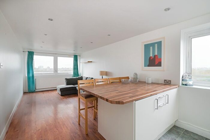 2 Bedroom Flat To Rent In Austin Road, London, SW11