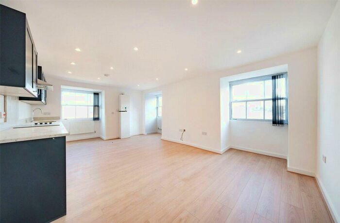 2 Bedroom Flat To Rent In King Street, Maidstone, Kent, ME14