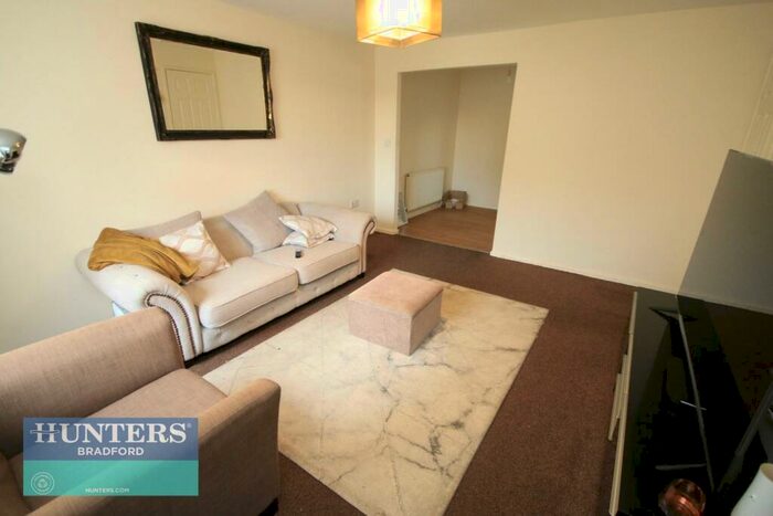 3 Bedroom Semi-Detached House To Rent In Bell House Avenue, Bradford, BD4