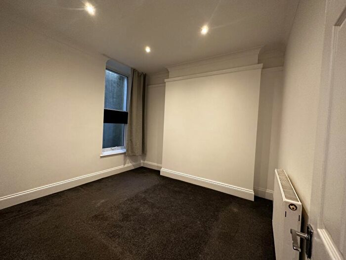 1 Bedroom Apartment To Rent In Lipson Road, Flat, PL4