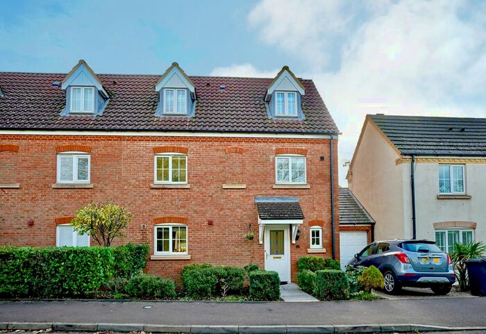 4 Bedroom Town House To Rent In Beaufort Drive, Buckden, St. Neots, PE19