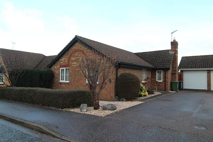 3 Bedroom Bungalow To Rent In Haymans Way, Papworth Everard, Cambridge, Cambridgeshire, CB23
