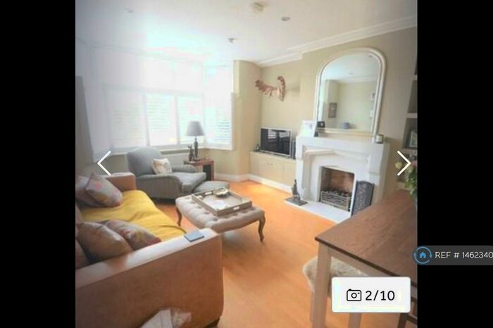 3 Bedroom Maisonette To Rent In Lyndhurst Avenue, London, NW7