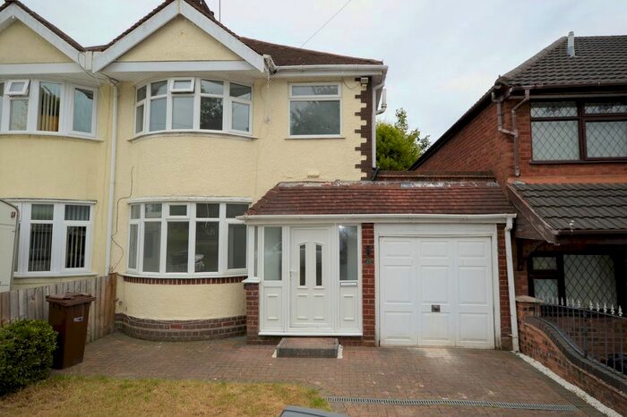 3 Bedroom Semi-Detached House To Rent In Warren Avenue, Wolverhampton, West Midlands, WV10
