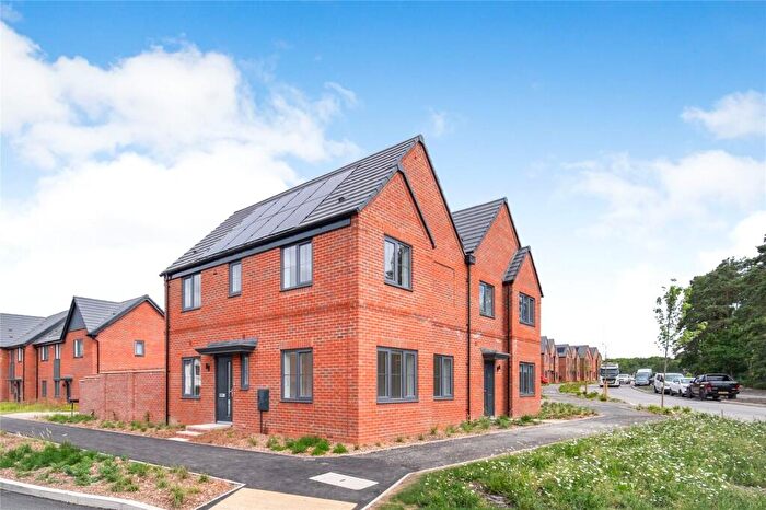 3 Bedroom House To Rent In Ireland Road, Crowthorne, RG45