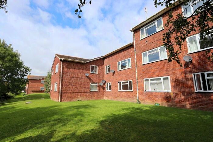 2 Bedroom Flat To Rent In Black Path, Polegate, BN26