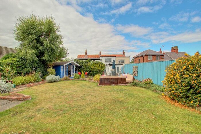 2 Bedroom Terraced House For Sale In Back Lane, Seaton, HU11