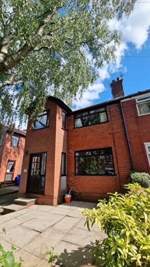 3 Bedroom Semi-Detached House To Rent In Parrs Wood Road, Didsbury, M20