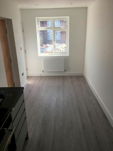 Studio To Rent In Dale Avenue, Edgware, HA8