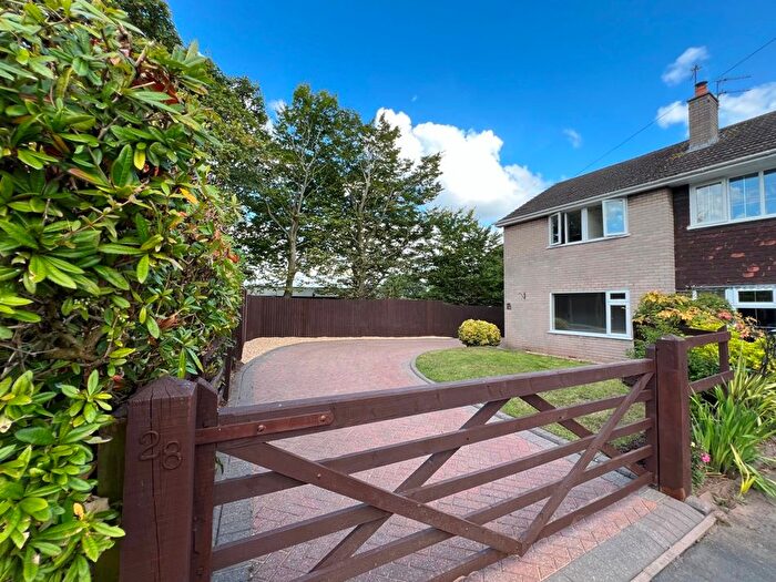 4 Bedroom Semi-Detached House To Rent In Forrest Avenue, Essington, Wolverhampton, WV11
