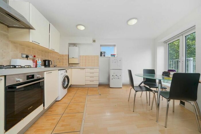 2 Bedroom Flat To Rent In Ilderton Road, London, SE16