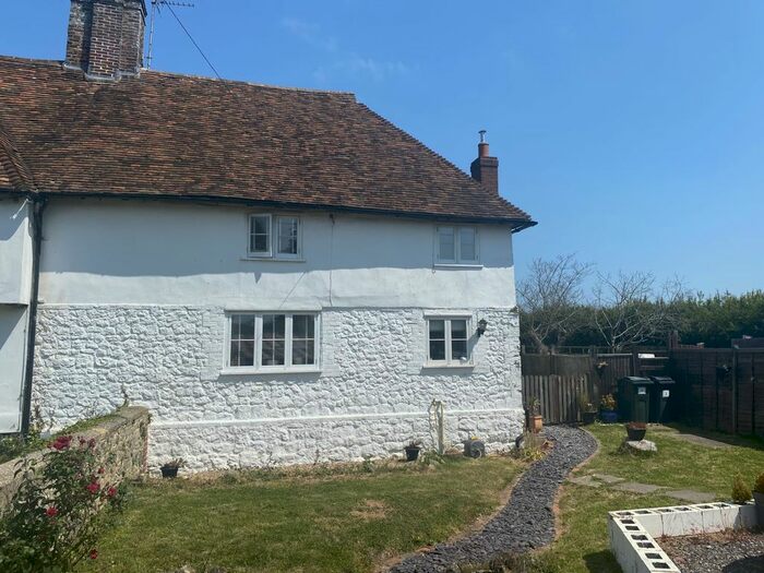 2 Bedroom Semi-Detached House To Rent In Jennings Farm Cottage, Kent, TN27