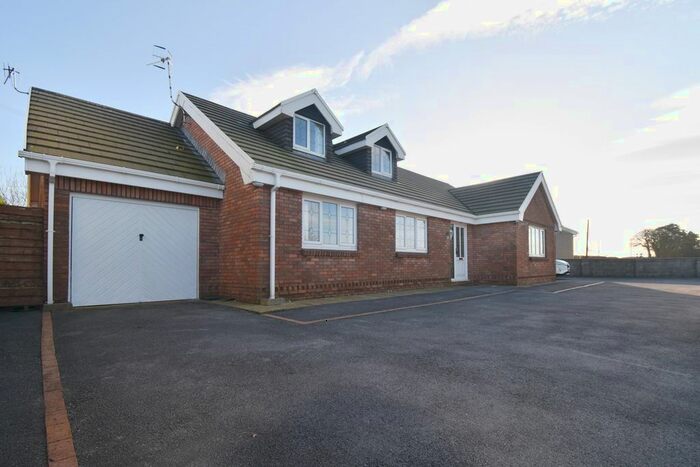5 Bedroom Bungalow For Sale In Valley View, Felinfoel, Llanelli, SA14