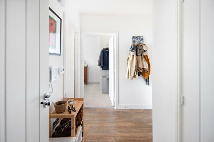 1 Bedroom Flat For Sale In Outfall Building, Bundocks Walk, Bow, London, E3