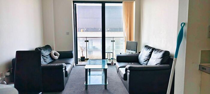 2 Bedroom Flat To Rent In Castlebank Place, Glasgow, G11