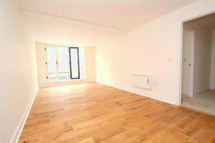 1 Bedroom Flat To Rent In Field Row, Worthing, West Sussex, BN11