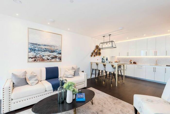 3 Bedroom Flat To Rent In Charles Clowes Walk, Nine Elms, London, SW11