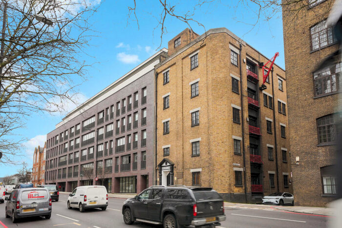 2 Bedroom Flat To Rent In Breezers Court, The Highway, E1W