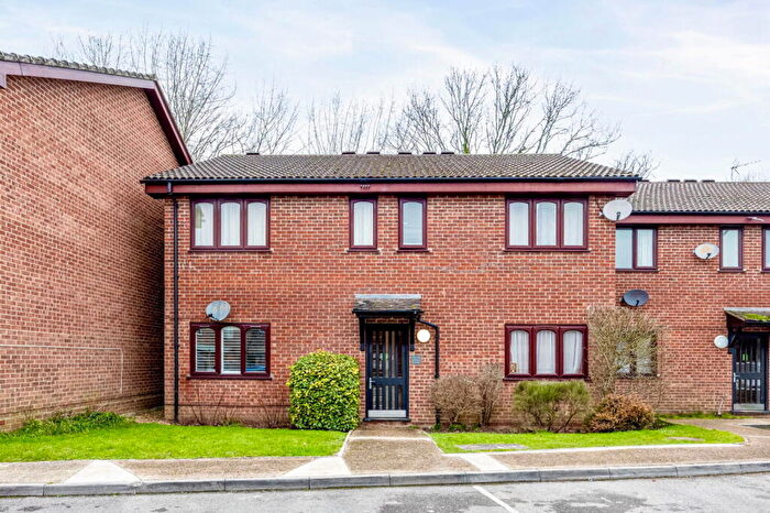 1 Bedroom Flat To Rent In Junction Close, Burgess Hill, West Sussex, RH15