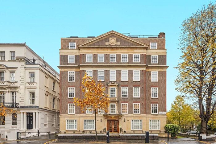 2 Bedroom Flat To Rent In The Lodge, Kensington Park Gardens, London, W11