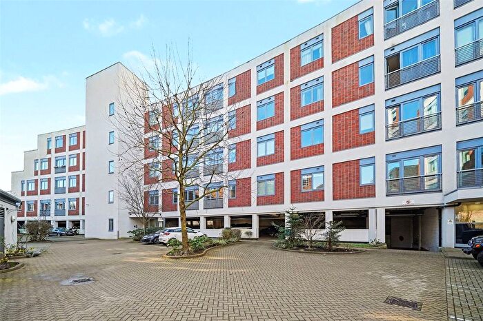 2 Bedroom Flat For Sale In Crouch End Hill, London, N8