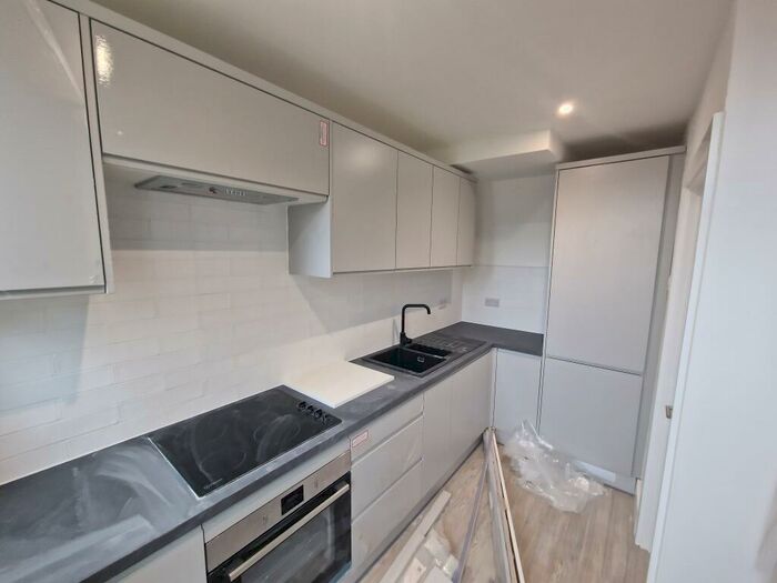 2 Bedroom House To Rent In Lees Hill, Bristol, BS15