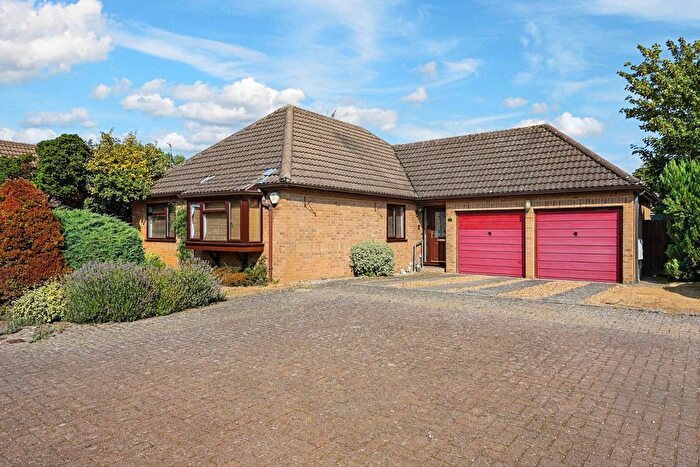 3 Bedroom Bungalow For Sale In Gunnell Close, Milton, Cambridge, CB24
