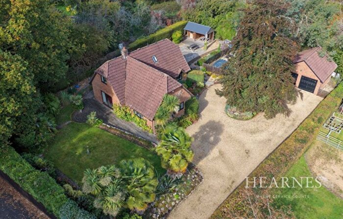 4 Bedroom Detached House For Sale In Wimborne Road East, Ferndown, BH22
