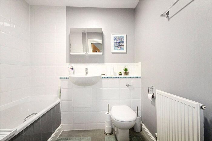 2 Bedroom Flat For Sale In Esparto Way, South Darenth, DA4