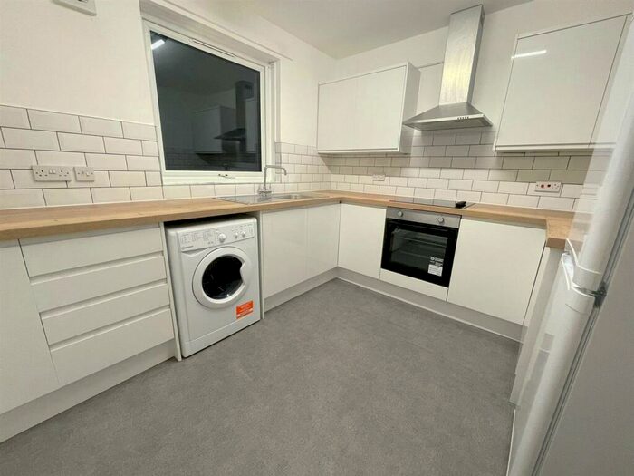 2 Bedroom Flat To Rent In Palatine Avenue, Lancaster, LA1