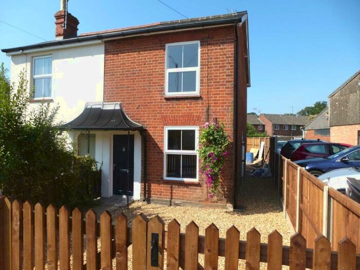 2 Bedroom House To Rent In Old Basingstoke Road, Spencers Wood, RG7