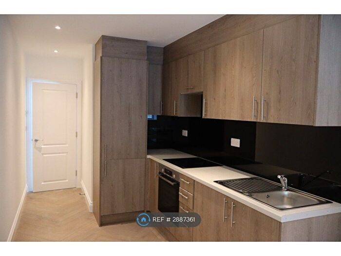 2 Bedroom Flat To Rent In Kingston Road, Epsom, KT19