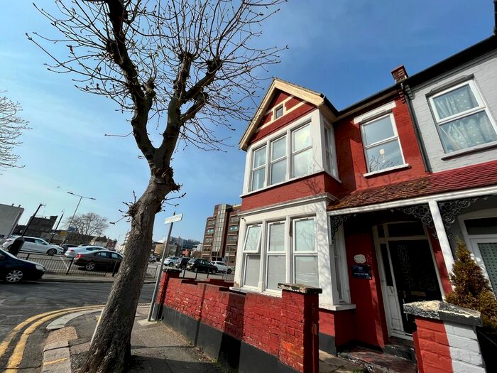 2 Bedroom Flat To Rent In Portland Avenue, Southend, SS1