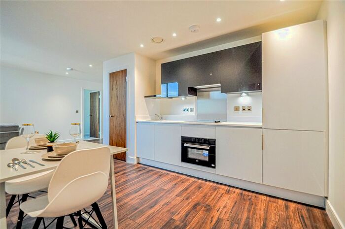 1 Bedroom Flat To Rent In New Eton House, Bath Road, Slough, Berkshire, SL1