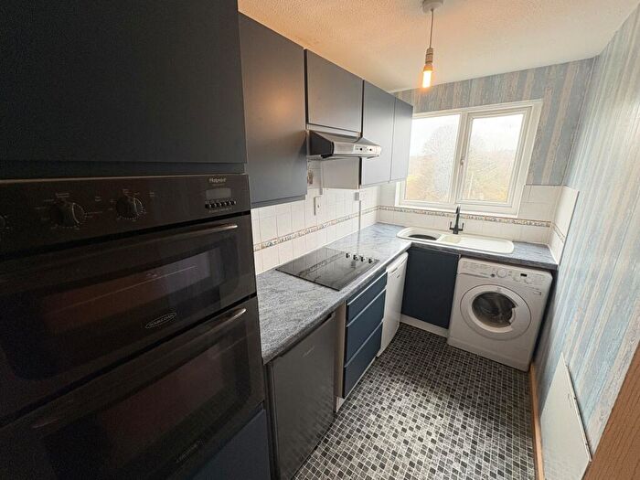 2 Bedroom Flat To Rent In Harlequin Court, Cardiff, CF24