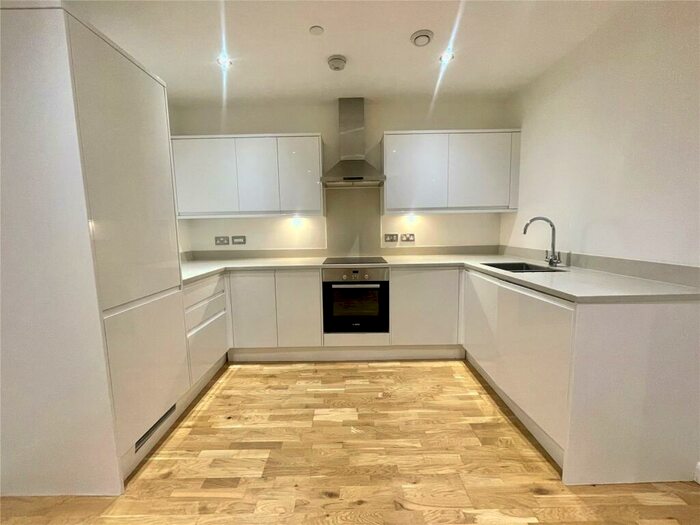 2 Bedroom Flat To Rent In Emerald House, Tower Bridge, CR0