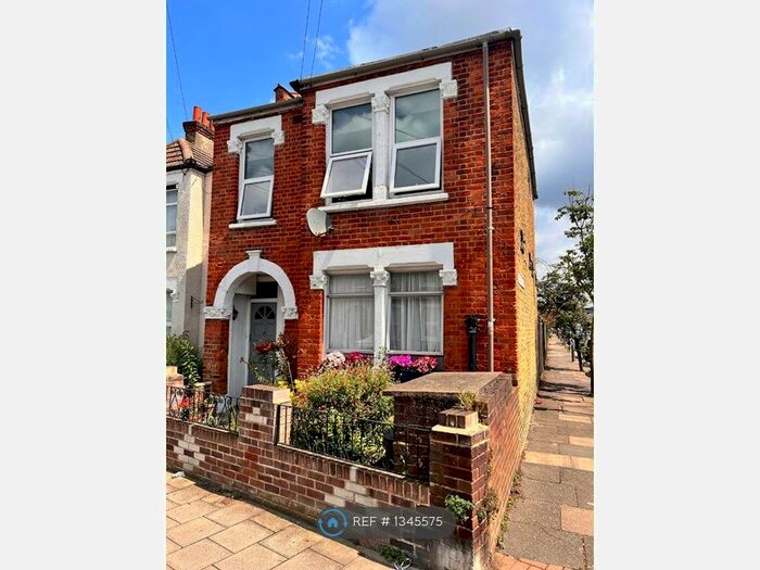2 Bedroom Maisonette To Rent In Pevensey Road, London, SW17
