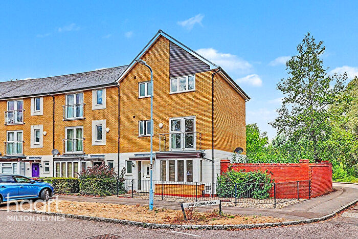 4 Bedroom End Of Terrace House For Sale In Milton Road, Milton Keynes, MK10