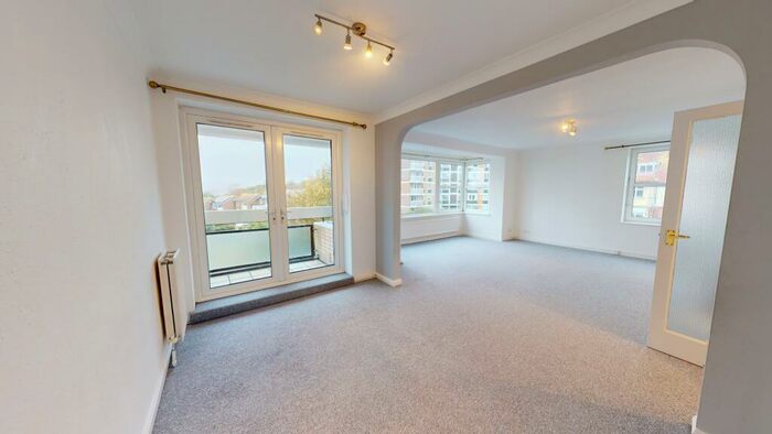 2 Bedroom Flat To Rent In York Avenue, Hove, BN3