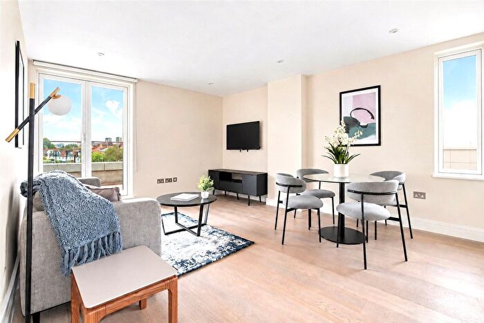 2 Bedroom Flat For Sale In Broomhouse Lane, London, SW6