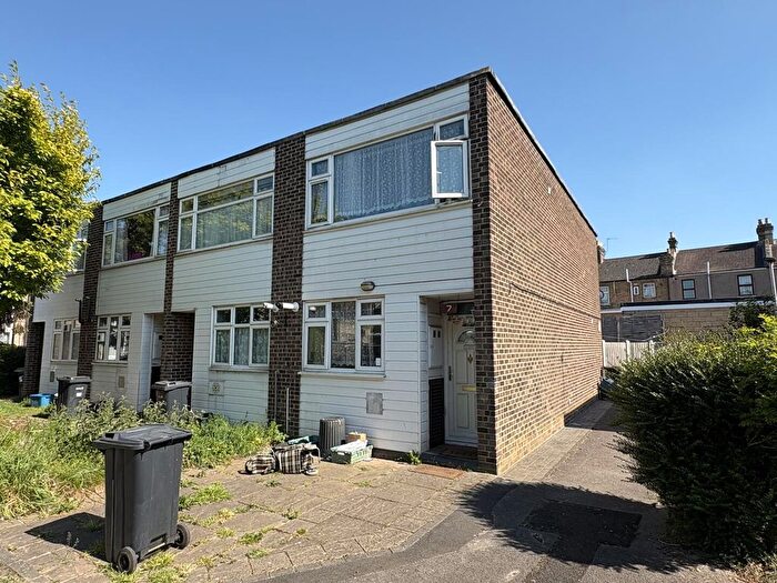 2 Bedroom End Of Terrace House For Sale In Nigel Mews, Ilford, IG1