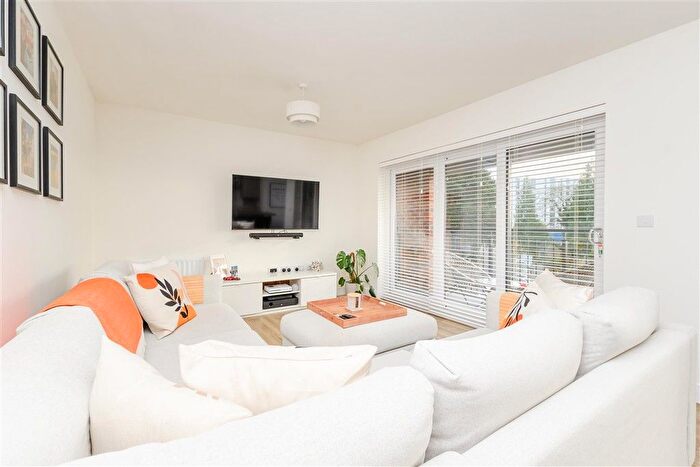 2 Bedroom Flat For Sale In Mill Lane, Maidstone, Kent, ME14