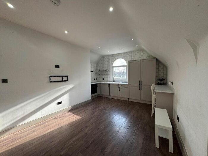 2 Bedroom Flat To Rent In Ullet Road, L8