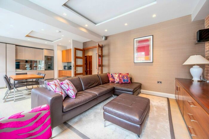 2 Bedroom Flat To Rent In Fitzroy Street, Fitzrovia, London, W1T