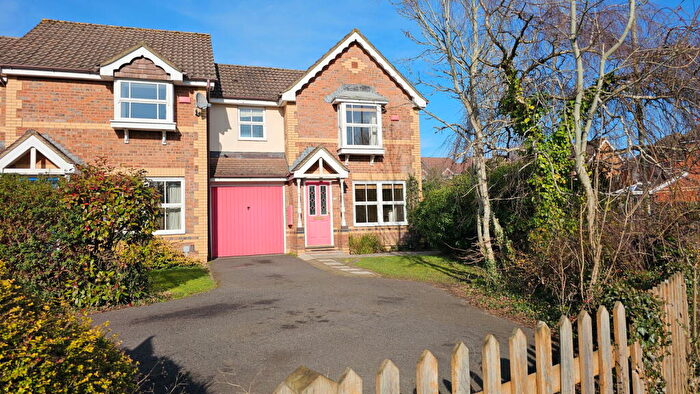 3 Bedroom Semi Detached House For Sale In Heather Drive, Thatcham, RG18